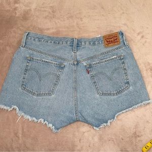 501 Levis high rise short W33